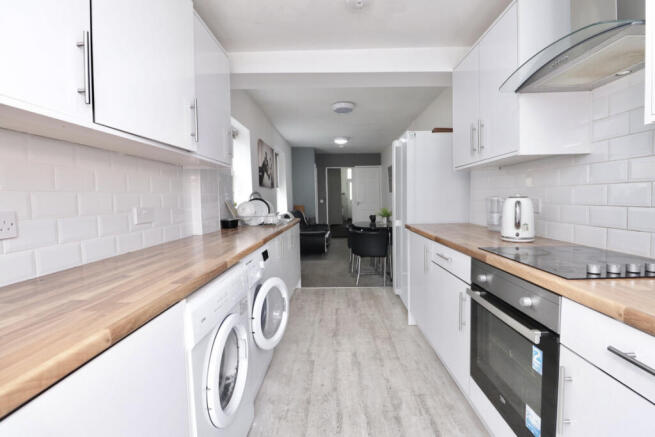 1 bed House Share to rent Image 7