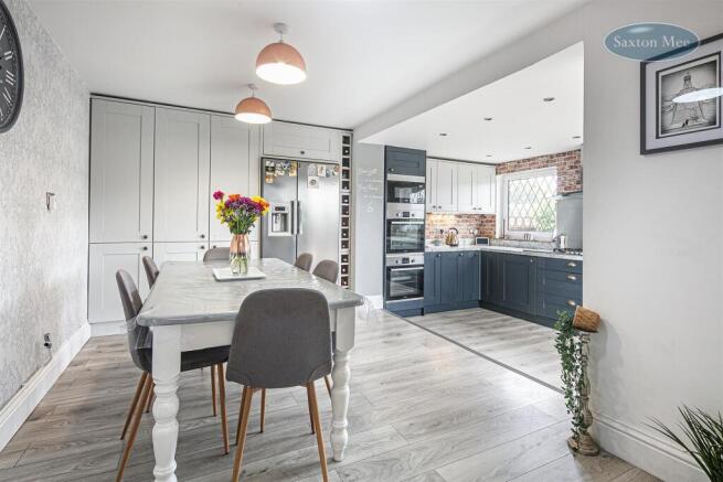 4 bed Semi-Detached for sale Image 5