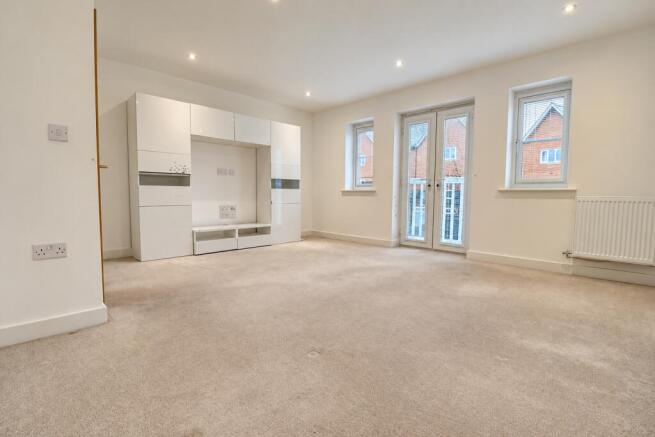 Chequers Avenue, High Wycombe, Buckinghamshire, HP11 photo 3