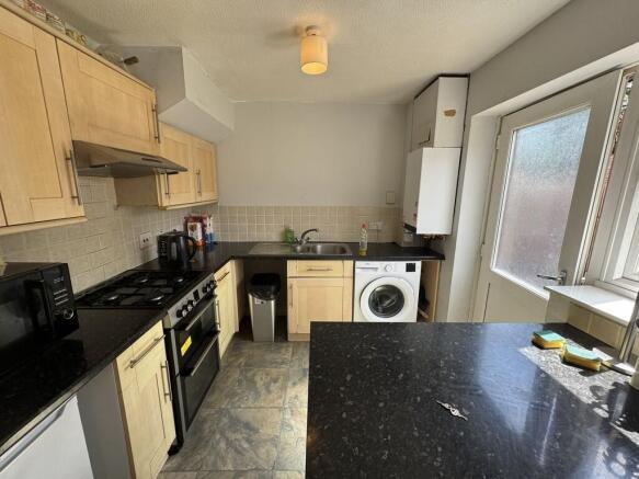 2 bed End of Terrace to rent Image 4