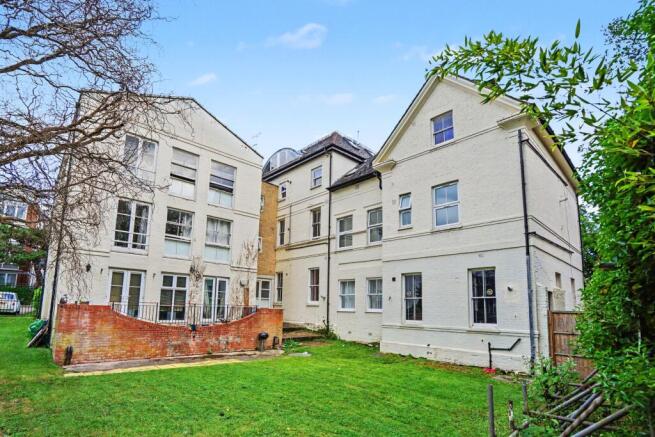 Flat 11, 21 Streatham Common North, Streatham, London, SW16 3HJ