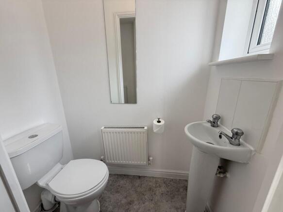 3 bed Semi-Detached to rent Image 7