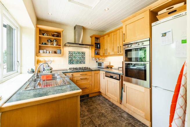 5 bed Semi-Detached for sale Image 10