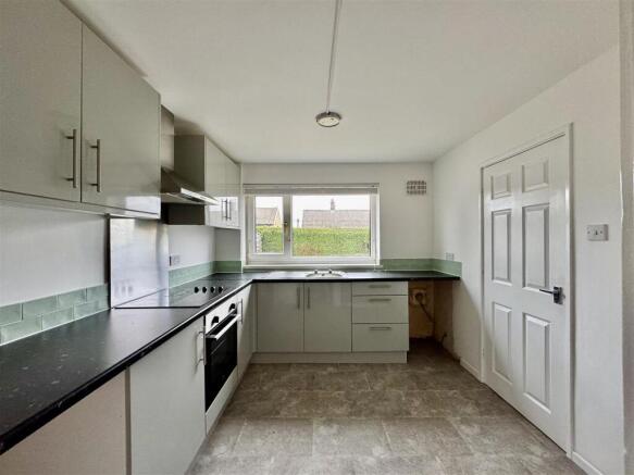 3 bed Semi-Detached for sale Image 8