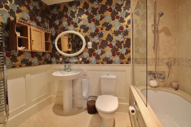 En-suite Bathroom.JPG