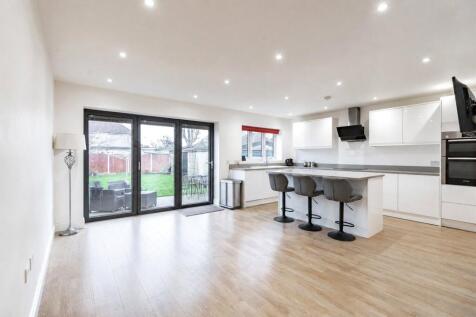 Lancaster Drive, Hornchurch, RM12