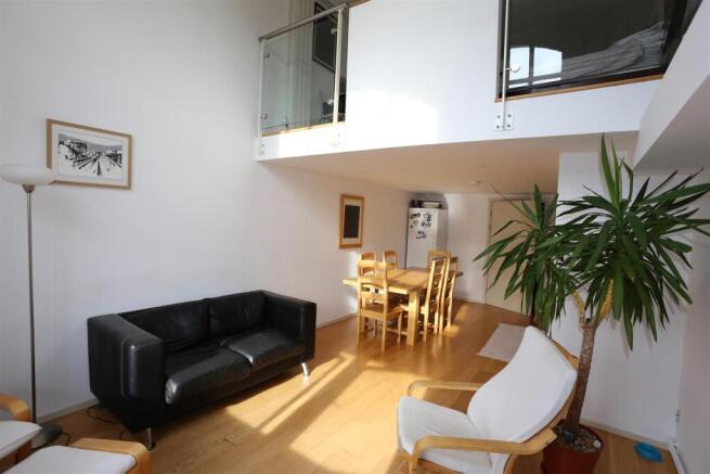 31 Old College Hse loungediner.jpg