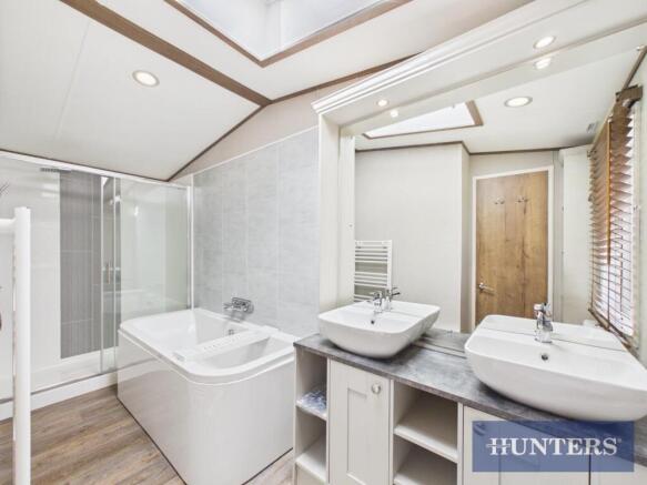 2 bed Park Home for sale Image 4