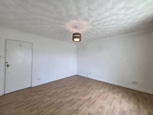 2 bed Apartment to rent Image 7