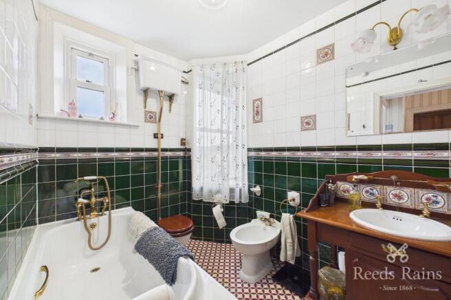 4 bed Detached for sale Image 10