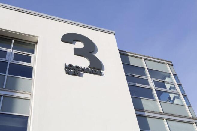 3 Lochside Way Entrance