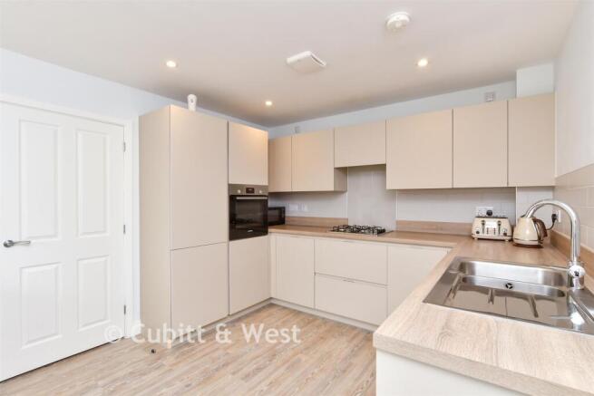 Kitchen/ Dining Room