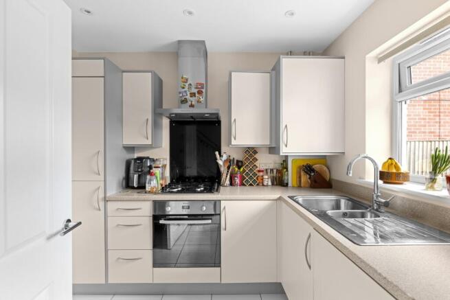 2 bed Ground Maisonette for sale Image 5