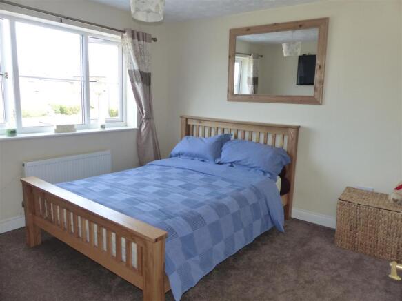 MAIN BEDROOM.JPG