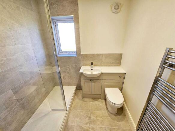 4 bed House for sale Image 8