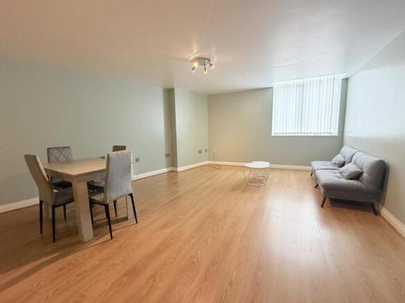 2 bed flat to rent The Maypole, Salford M6 6LS