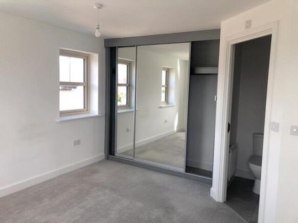 2 bed Town House to rent Image 6