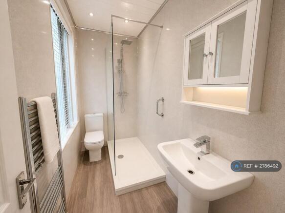 Room 2¿s Ensuite