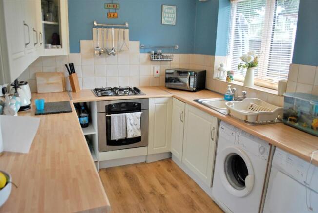 MODERN FITTED KITCHE