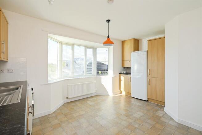 4 bed Semi-Detached for sale Image 5