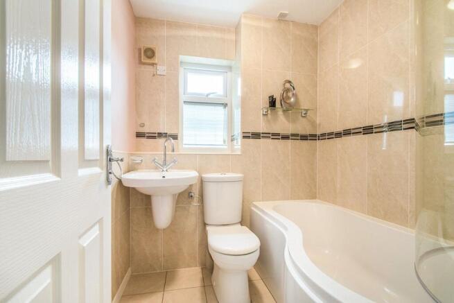 2 bed Semi-Detached to rent Image 6