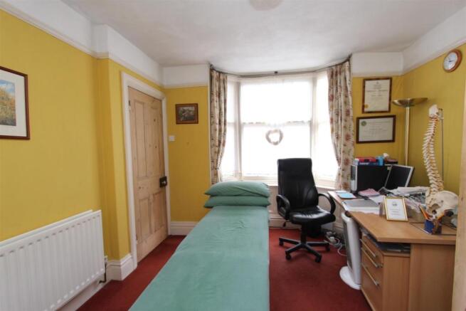 4 Spencer Ave sitting room.jpg