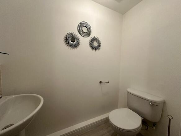 3 bed Flat to rent Image 11