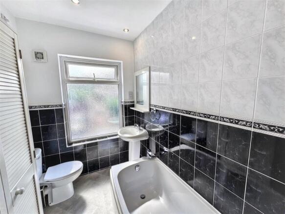 2 bed Terraced to rent Image 9