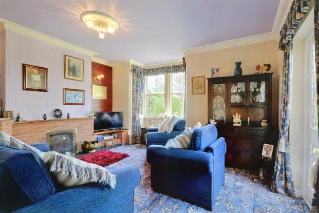 SITTING & DINING ROOM