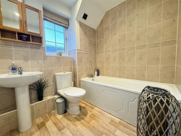 FAMILY BATHROOM