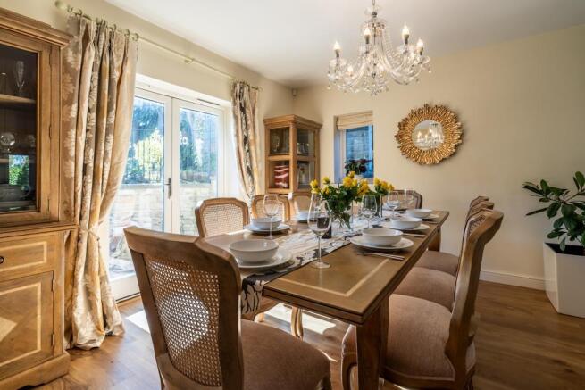 5 bed Detached for sale Image 11