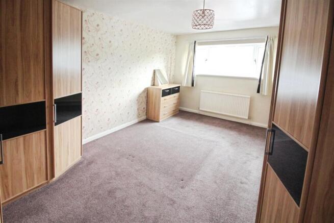 3 bed Semi-Detached Bungalow for sale Image 5