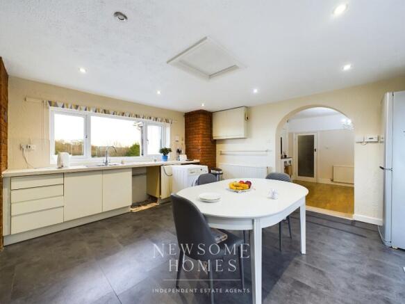 Kitchen/ Dining Room