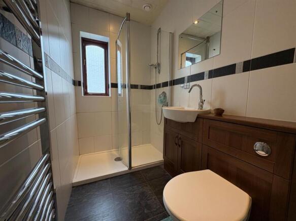 4 bed Semi-Detached for sale Image 11