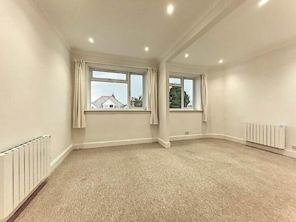 8 Eastcote Lounge ma