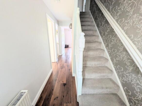 5 bed Detached to rent Image 8