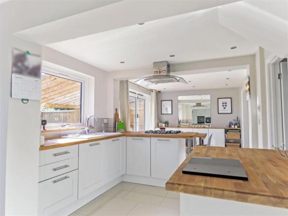 Kitchen 2.JPG
