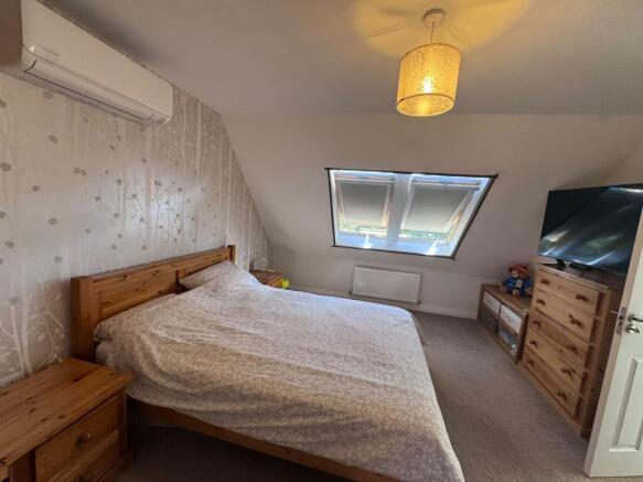 4 bed Semi-Detached for sale Image 7