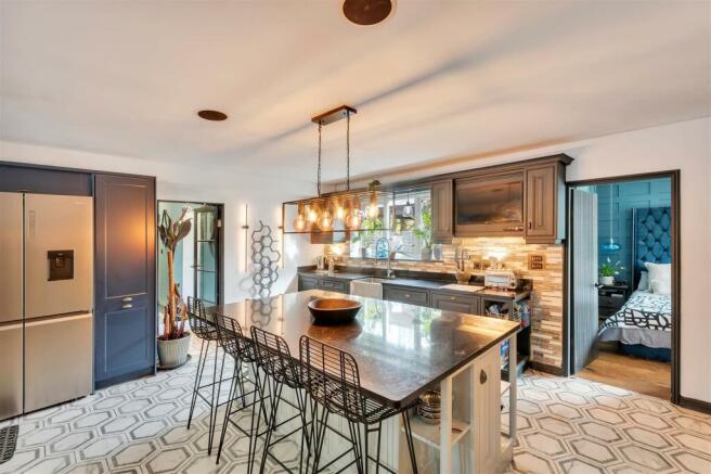 L-Shaped Breakfast Kitchen