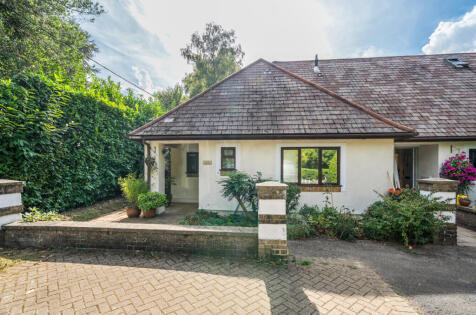Churt Road, Churt, Farnham, Surrey, GU10