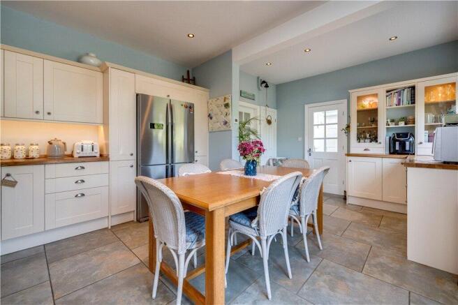 4 bed Semi-Detached for sale Image 10