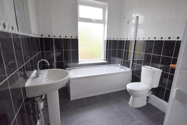 2 bed Terraced to rent Image 4