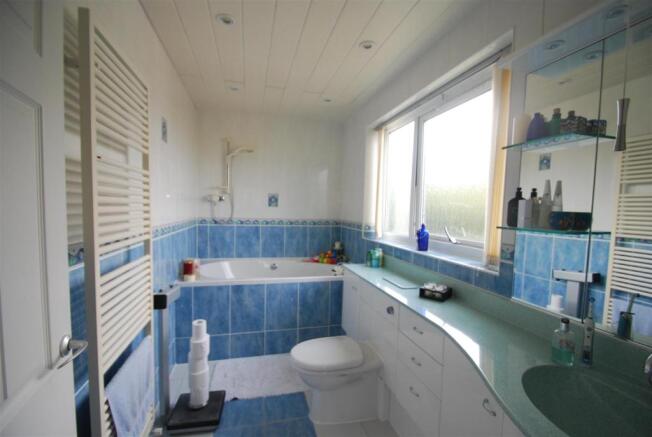 En-Suite Bathroom