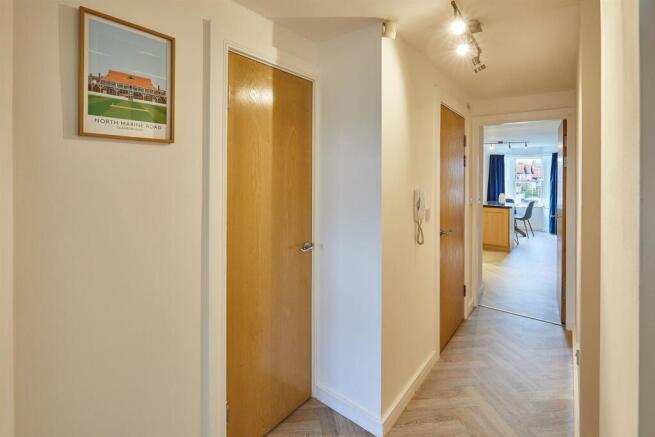 2 bed Apartment for sale Image 11