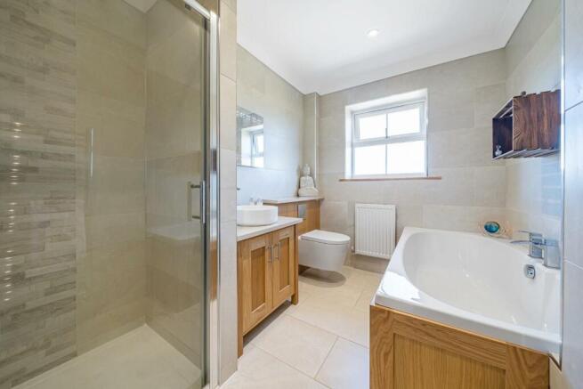 MODERN BATH AND SHOWER ROOM