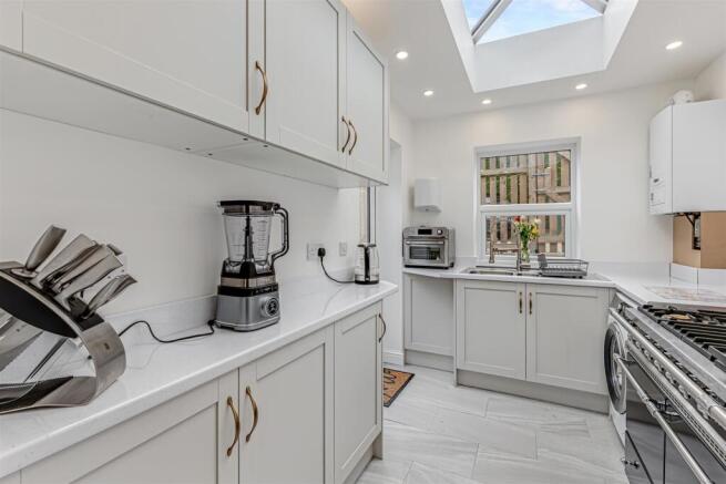 3 bed Terraced for sale Image 11
