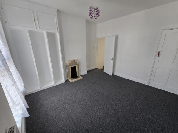 3 bed Terraced to rent Image 5