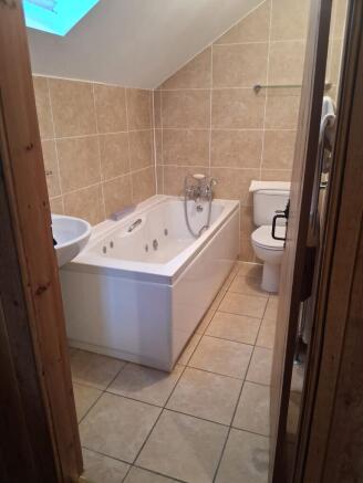 2 bed Semi-Detached to rent Image 8