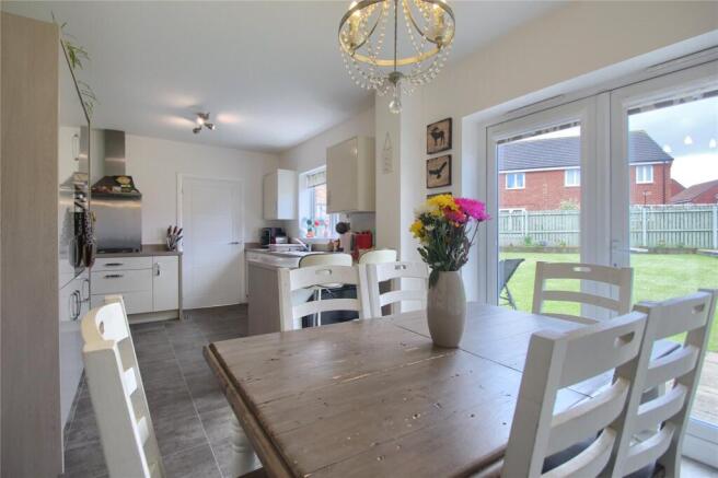 4 bed Detached for sale Image 8