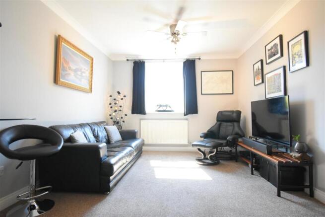 Lounge/Kitchen